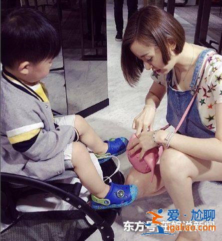 凭《乡村爱情》李秘书走红,嫁富豪变低调,海滩照身材很赞!