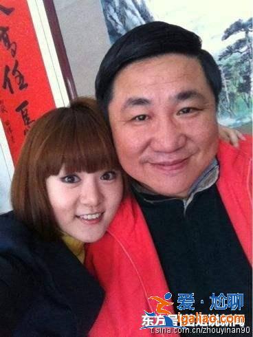 凭《乡村爱情》李秘书走红,嫁富豪变低调,海滩照身材很赞!