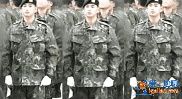 金秀贤最新军官照曝光, 一排人中他超吸睛 金秀贤最新军官照曝光, 一排人中他超吸睛