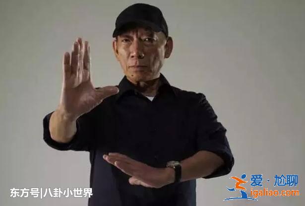 家族显赫哥哥捧起李连杰，老爸捧红成龙，他自己两度传功给周星驰