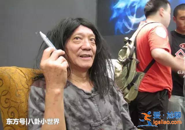 家族显赫哥哥捧起李连杰，老爸捧红成龙，他自己两度传功给周星驰
