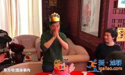 64岁张国立过生日,冯小刚和张默没来,昔日“铁三角”到齐 64岁张国立过生日,冯小刚和张默没来,昔日“铁三角”到齐