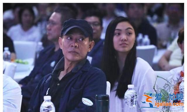 李连杰大女儿现身,比爸爸还高半个头,英姿飒爽气质非凡像女将军 李连杰大女儿现身,比爸爸还高半个头,英姿飒爽气质非凡像女将军