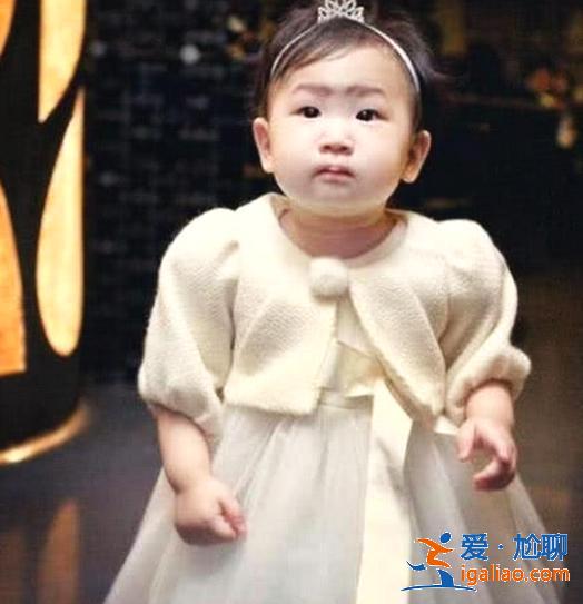 金喜善的女儿“整容式”变脸,曾丑到让人质疑,今五官长开像妈妈