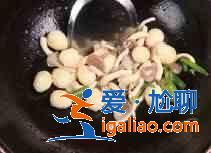 鹌鹑蛋烩鸡菇怎么做？？