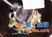 鹌鹑蛋烩鸡菇怎么做？？
