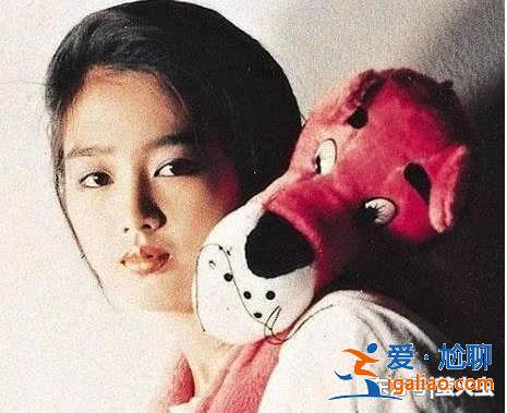 朱丽倩旧照曝光，难怪刘德华专宠她30年，网友：年轻时真美！
