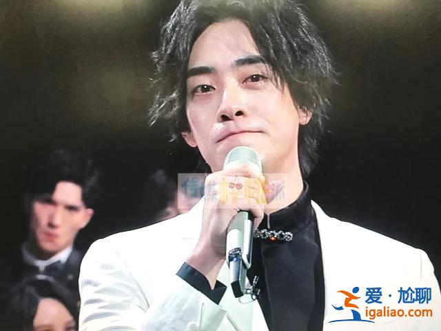 阿云嘎、郑云龙、蔡程昱哭成泪人，《声入人心》的终极泪点很辛酸