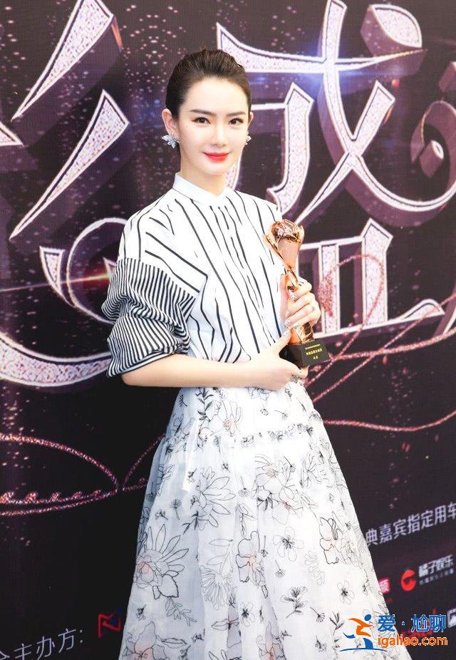 造型师没吃饭?把戚薇眉毛修得一道弯一道直,滑稽度赶超蜡笔小新 造型师没吃饭?把戚薇眉毛修得一道弯一道直,滑稽度赶超蜡笔小新
