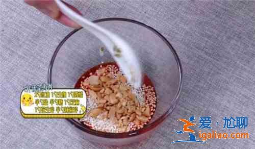 天气太热没胃口 这两款凉拌菜拌一盘光一盘？