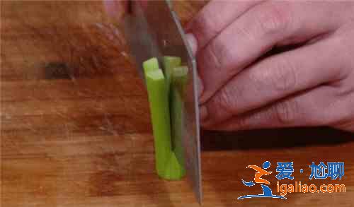 天气太热没胃口 这两款凉拌菜拌一盘光一盘？