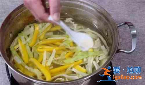 天气太热没胃口 这两款凉拌菜拌一盘光一盘？