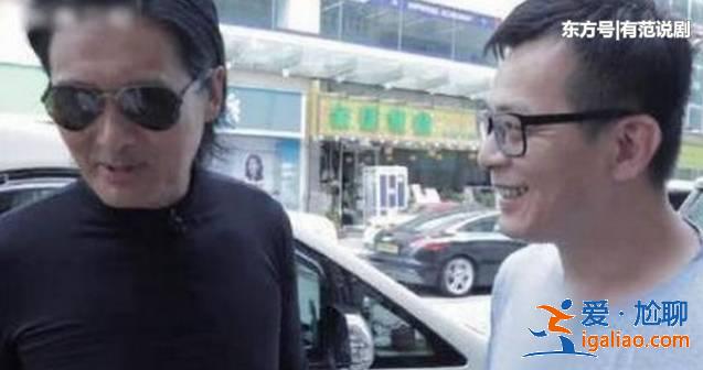 63岁周润发街头偶遇57岁黄日华,影帝级别的演员流行低调
