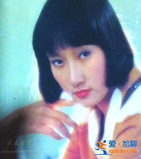 王刚的前妻近照曝光，离婚18年如今依然单身！
