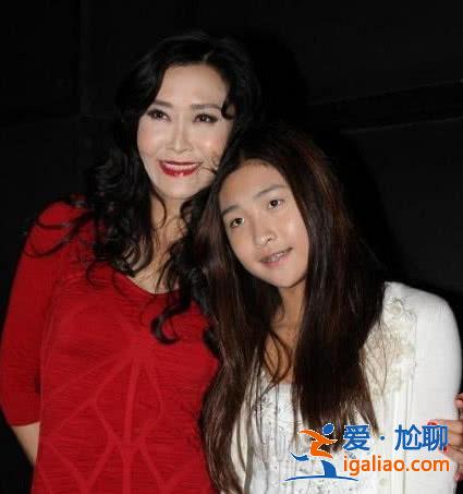 陈奕迅女儿近照曝光，14岁早恋被其认可，身高170颜值高过