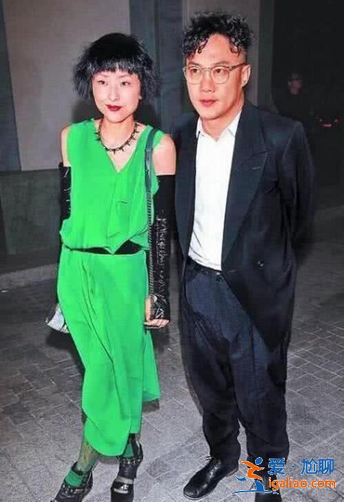 陈奕迅女儿近照曝光，14岁早恋被其认可，身高170颜值高过