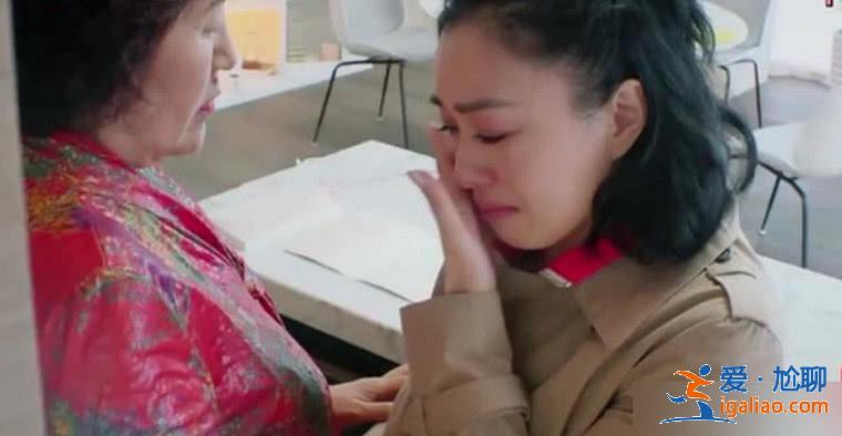 网友偶遇钟丽缇张伦硕，两人当众亲亲毫无顾
