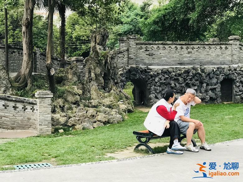 乱逛 | 西珠市街42号，露天停车场旁的园子让人惊