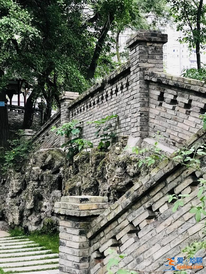 乱逛 | 西珠市街42号，露天停车场旁的园子让人惊