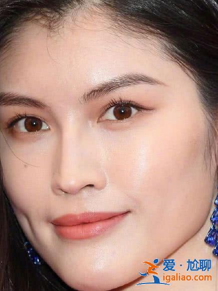 章子怡一顿饭只吃四口维持的少女颜，却被沈月的这个操作碾压