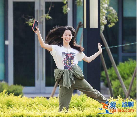 章子怡一顿饭只吃四口维持的少女颜，却被沈月的这个操作碾压