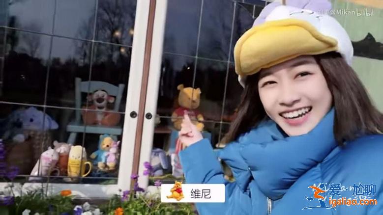 章子怡一顿饭只吃四口维持的少女颜，却被沈月的这个操作碾压