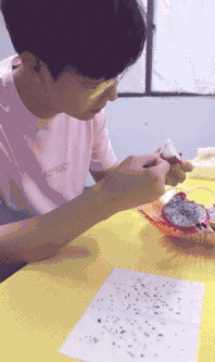 章子怡一顿饭只吃四口维持的少女颜，却被沈月的这个操作碾压