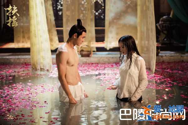 《扶摇》杨幂水中激吻阮经天动心了？