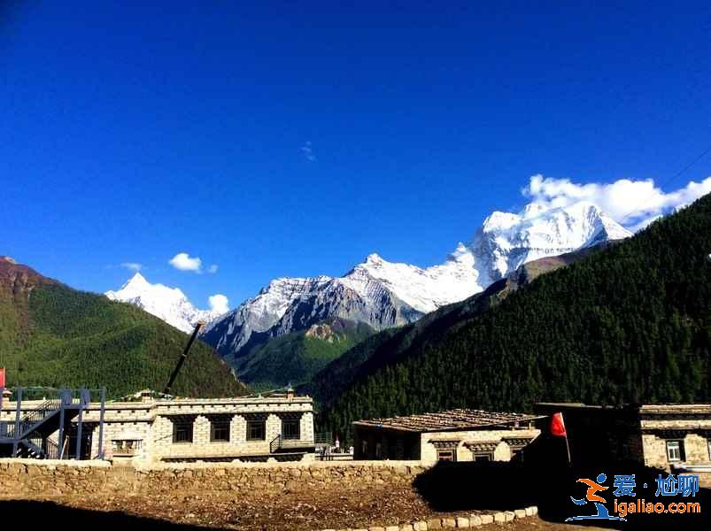 稻城亚丁住哪里好，亚丁村性价比高的酒店推荐，稻城亚丁住宿攻略？