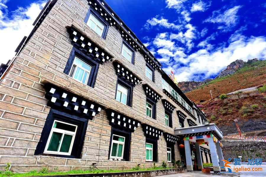 稻城亚丁住哪里好，亚丁村性价比高的酒店推荐，稻城亚丁住宿攻略？