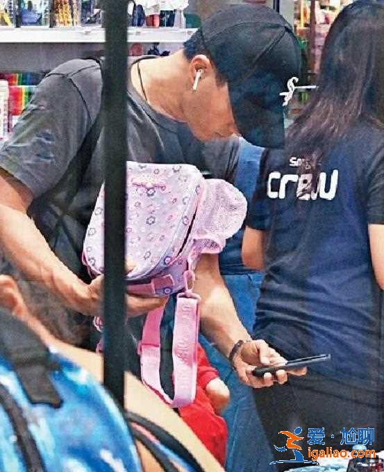 杨幂没时间给女儿买书包，刘恺威给女儿买好所有学习用品