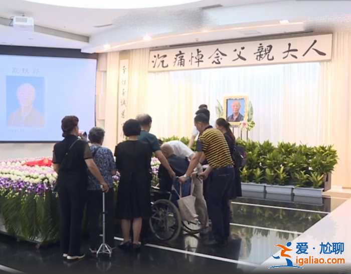 戴铁郎追悼会上海举办，悼念厅内外摆放《黑猫警长》主要角色雕塑