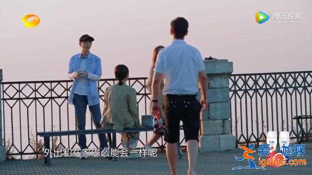 ​中餐厅3黄晓明一天3套造型，其他人忙不停秦海璐拼到手指发炎