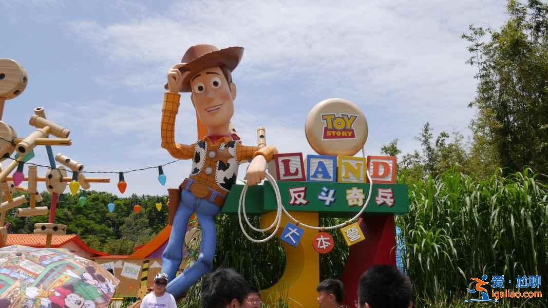 香港海洋公园好玩还是迪士尼好玩？
