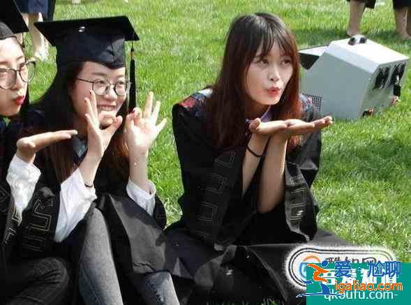 如何正确看待大学生成长过程的前进性和曲折性？