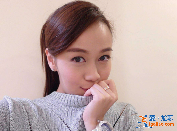 让天后戴绿帽反被封杀，沉寂多月想要重生，网友：香港人太健忘