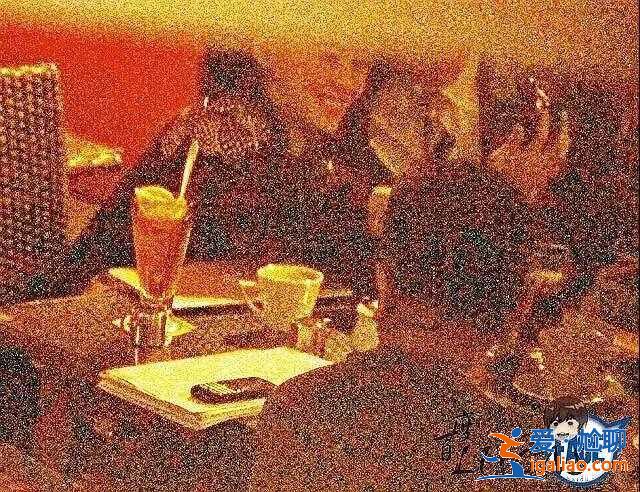 谢霆锋有多爱张柏芝，离婚前送名车名包，生产时全程陪着进产房