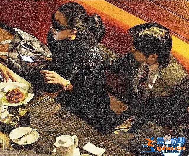 谢霆锋有多爱张柏芝，离婚前送名车名包，生产时全程陪着进产房
