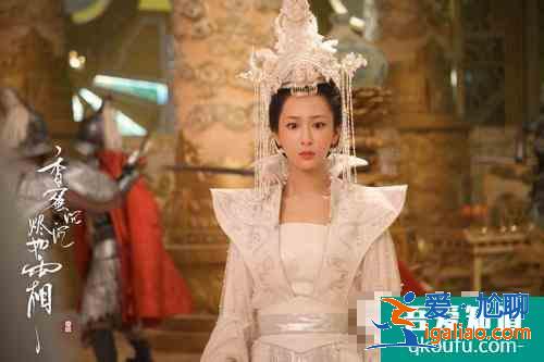 头戴珠冠的四大女明星 一个比一个好看？