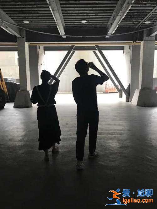 李诞和女友黑尾酱 被网友偶遇 两人真是颜值让人惊讶