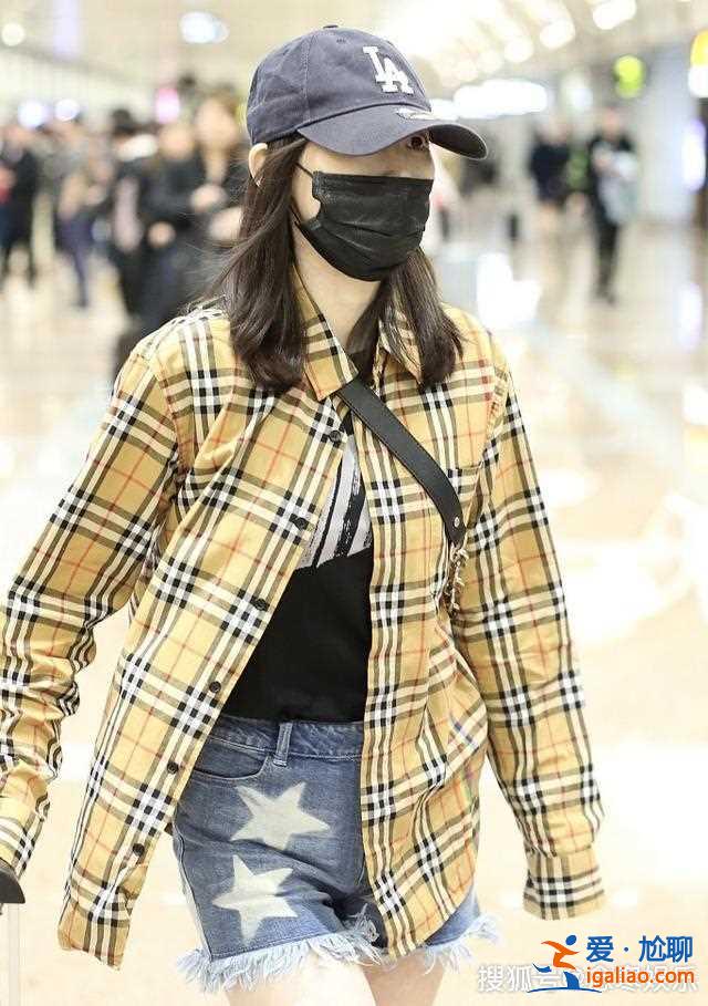 【娱乐热点】李诞和女友黑尾酱;李易峰一句话错三字