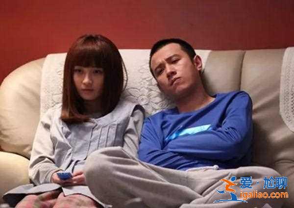 7月刚刚自曝已经结婚，如今姚笛现身高铁站，一脸愁容还未戴婚戒