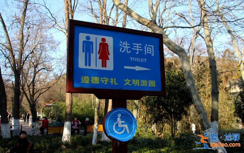 司机下车上厕所被要求隔离七天，司机十分无奈指责工作人员[隔离政策]？