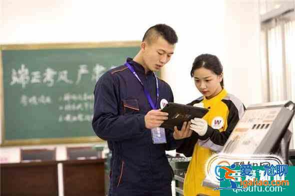 现在学什么技术好就业？？