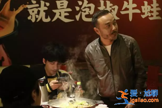 汪涵带杨乐乐与天天兄弟聚餐 还特意为王一博准备了礼物