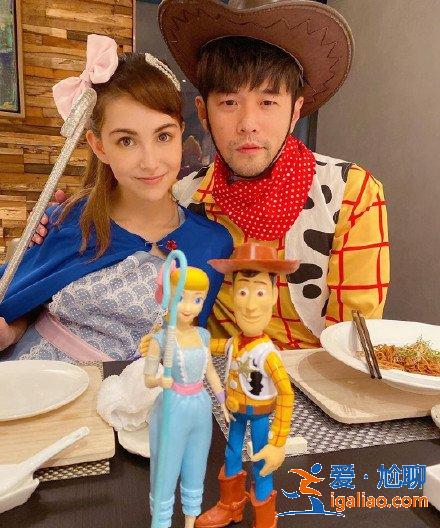 周杰伦与昆凌秀恩爱日常：我脸尖还可以继续喝奶茶！