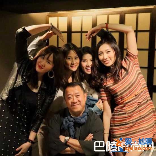 曾志伟过65岁生日美女如云 百位明星生日pa？