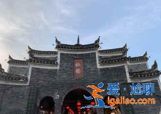 凤凰古城春节适合去吗，凤凰古城春节人多吗，春节去凤凰古城好玩吗？