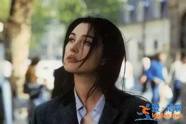 她曾是很多人的“荷尔蒙”老师，至今风韵犹存