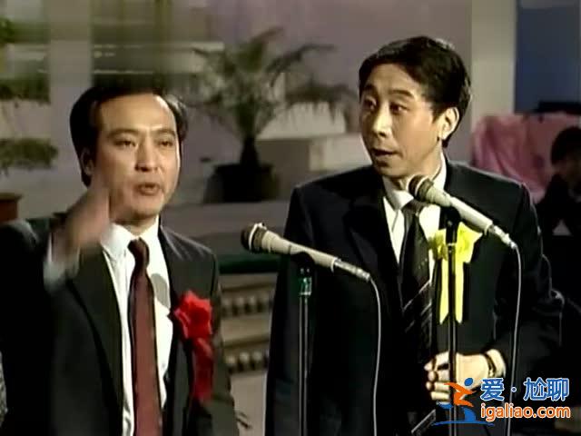 国家一级演员,14次登春晚却抛下冯巩息影从政,今从"师叔"变"跟班"